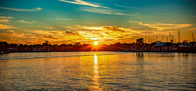 Sunset-Over-Clearlake-Texas-680x315px